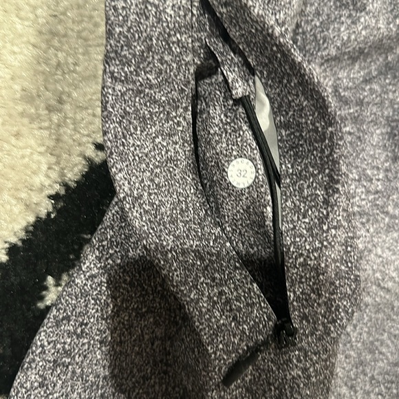 VUORI gray Seamless Swim Short Board Short - Picture 3 of 3